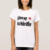 Ich habe einem Polizeibeamten mein Herz geschenkt T-Shirt (Vorderseite)