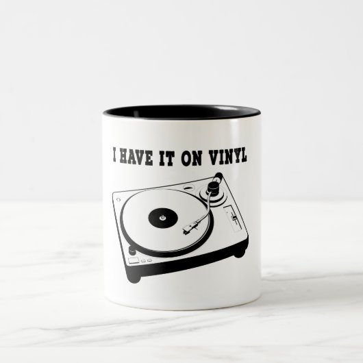 Ich habe es auf Vinyl Zweifarbige Tasse (Mittel)