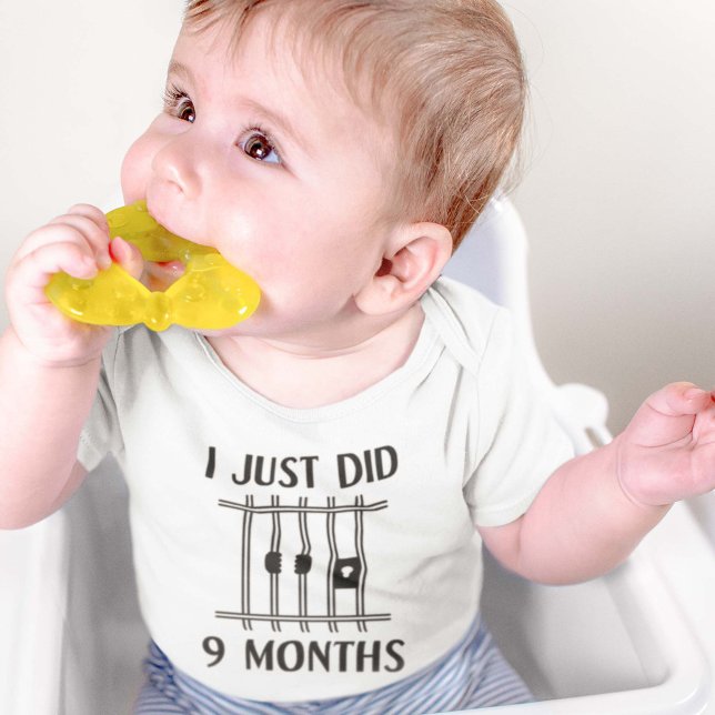 Ich habe gerade 9 Monate getan Baby Strampler (Von Creator hochgeladen)