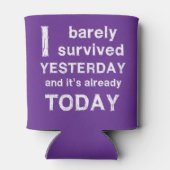 Ich habe gestern kaum überlebt und es ist schon he dosenkühler (Rückseite)