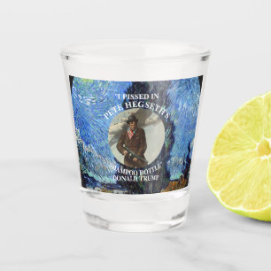 ICH HABE IN PETE HEGSETHS SHAMPOOFLASCHE GEPIST TR SCHNAPSGLAS