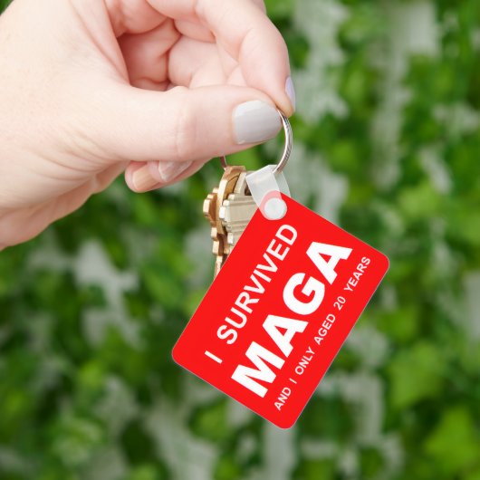 Ich habe MAGA überlebt Schlüsselanhänger (Hand)