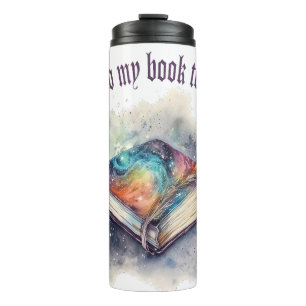 Ich habe mein Buch geschlossen, um hier zu sein Thermosbecher
