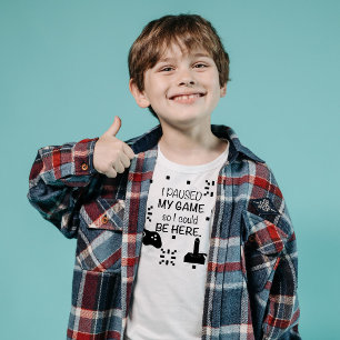 Ich habe mein Spiel pausiert, damit ich hier sein T-Shirt