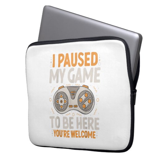 Ich habe mein Spiel unterbrochen, um hier zu sein Laptopschutzhülle (Vorderseite Links)