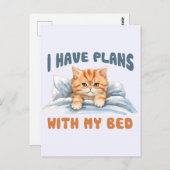 Ich habe Pläne mit meinem Bett - Cosy Orange Cat Postkarte (Vorne/Hinten)