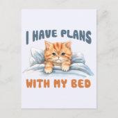 Ich habe Pläne mit meinem Bett - Cosy Orange Cat Postkarte (Vorderseite)