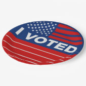 Ich habe politisch mit Rot-Weiß und Blau abgestimm Pappteller (Schrägansicht)