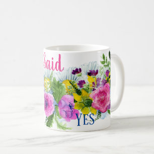 Ich habe Wasserfarben Blumen in Rosa und Lila zuge Kaffeetasse