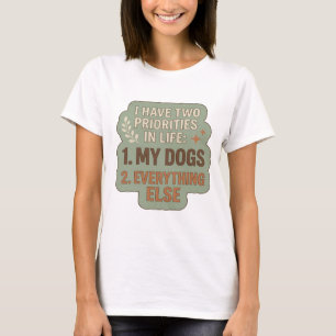 ICH HABE ZWEI PRIORITÄTEN IM LEBEN 1 MEINE HUNDE 2 T-Shirt