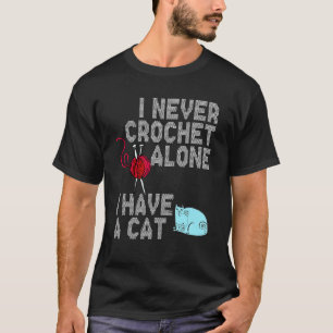 Ich häkle nie allein, ich habe eine Katze T-Shirt