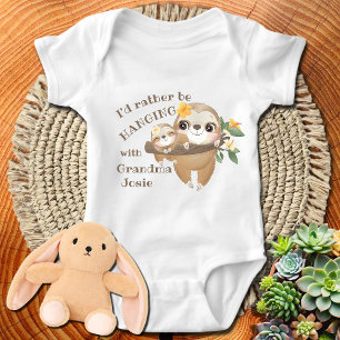 Ich hänge lieber mit meiner Oma ab Faultier Baby Strampler