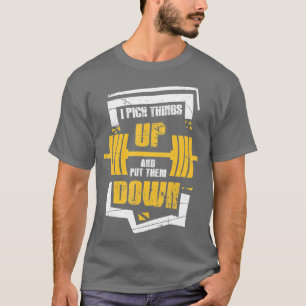 Ich hebe die Haken hoch und lege sie nieder von de T-Shirt