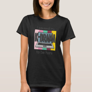 Ich hielt mein koreanisches Drama an, hier zu sein T-Shirt