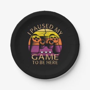 Ich hielt mein Spiel an, hier zu sein Pappteller