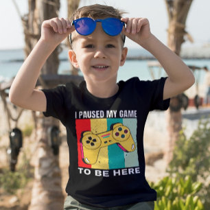 Ich hielt mein Spiel an, hier zu sein T-Shirt