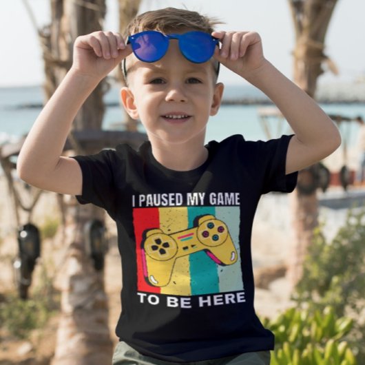 Ich hielt mein Spiel an, hier zu sein T-Shirt