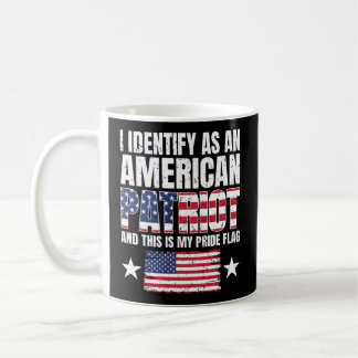 Ich identifiziere mich als amerikanischer Patriot Kaffeetasse