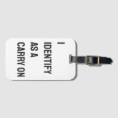 Ich identifiziere mich als Carry auf dem sonnigen  Gepäckanhänger (Vorderseite (Horizontal))