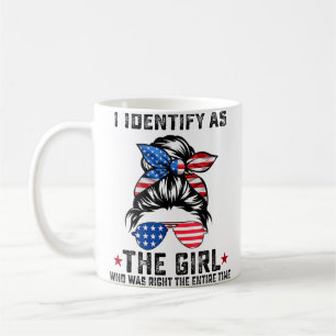 Ich identifiziere mich als das Mädchen, das das ga Kaffeetasse