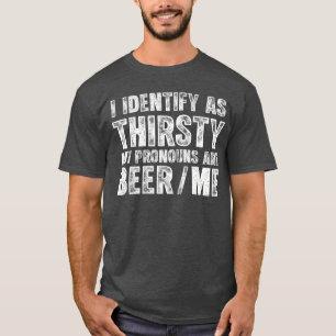 Ich identifiziere mich als durstig, meine Pronomen T-Shirt
