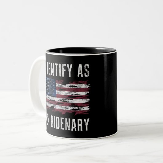 Ich identifiziere mich als nicht-bidenare Patriot- Zweifarbige Tasse (Vorderseite Links)