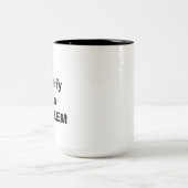 Ich identifiziere mich als PROBLEM Zweifarbige Tasse (Mittel)