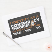 Ich identifiziere mich als Verschwörungstheoretike Rechteckiger Aufkleber (Umschlag)