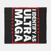Ich identifiziere mich mit Ultra MAGA Ultra MAGA u Fleecedecke (Vorderseite (Horizontal))