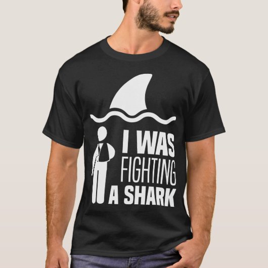 Ich kämpfte gegen eine Verletzung der Shark Arms B T-Shirt (Vorderseite)