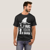 Ich kämpfte gegen eine Verletzung der Shark Arms B T-Shirt (Vorne ganz)