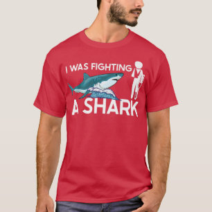 Ich kämpfte gegen einen Haifisch T-Shirt