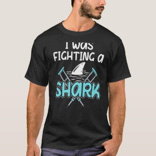 Ich kämpfte gegen einen zerbrochenen Hai T-Shirt