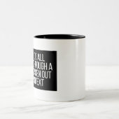 Ich kann alles durch eine Verse tun Zweifarbige Tasse (Mittel)