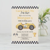 Ich kann mir kein gelbes Rennwagen kaufen, das ein Einladung (Stehend Vorderseite)