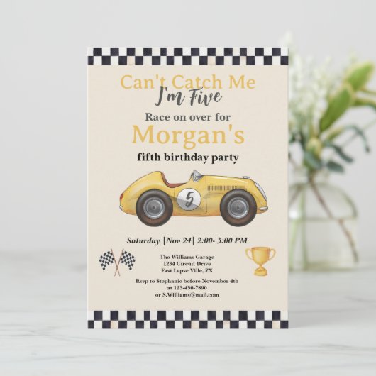 Ich kann mir kein gelbes Rennwagen kaufen, das ein Einladung (Stehend Vorderseite)