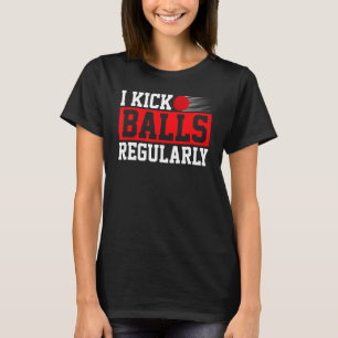 Ich kick Balls regelmäßig Pitcher Kickball T-Shirt