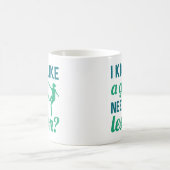 Ich kick wie ein Mädchen braucht eine Lektion Kaffeetasse (Mittel)