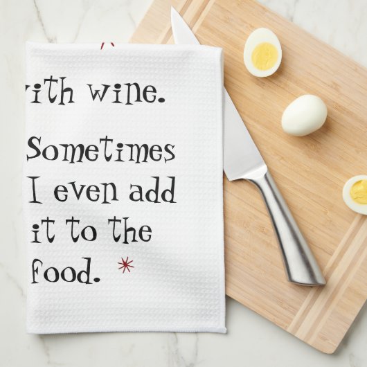 Ich koche mit Wein Funny Zitat mit Chat Geschirrtuch (Viertel Falte)