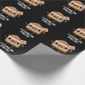 Ich komme in Piece Funny Cake Puff Dark BG Geschenkpapier (Ecke)