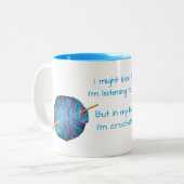 Ich könnte so aussehen, als höre ich dir ... Häkel Zweifarbige Tasse (Vorderseite Links)