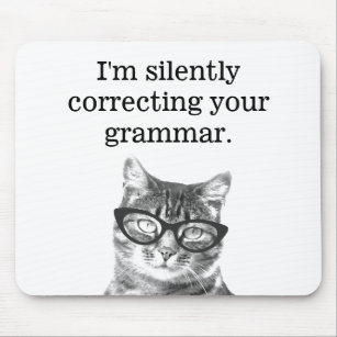 Ich korrigiere leise dein grammatikalisches Katzen Mousepad