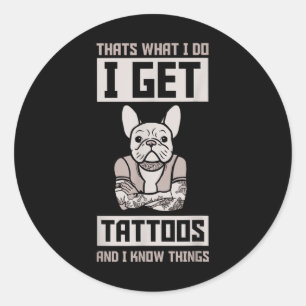Ich kriege Tattoos und weiß Dinge - Hund Bulldog T Runder Aufkleber