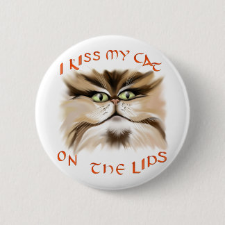 Ich küsse meine Katze auf dem Lippenknopf Button