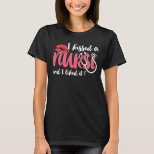  Ich küsste eine Krankenschwester und ich mochte  T-Shirt
