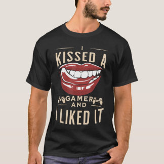 Ich küsste einen Gamer und es gefiel mir Lustiges  T-Shirt
