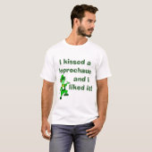 Ich küsste einen Kobold und ich mochte ihn. T-Shirt (Vorne ganz)