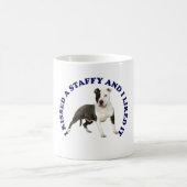 Ich küsste einen Staffy Kaffeetasse (Mittel)