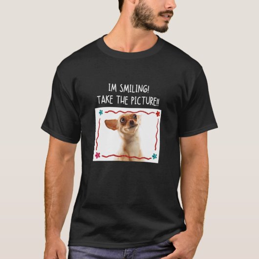 Ich lächle, nehmen Sie das Bild Chihuahua Dog Meme T-Shirt (Vorderseite)