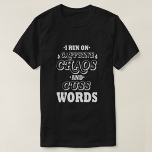 ICH LAUFE AUF CAFFEINE CHAOS UND KUSS WORTE T-Shirt